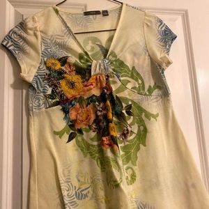 Graphic tee with embellishments sz small.